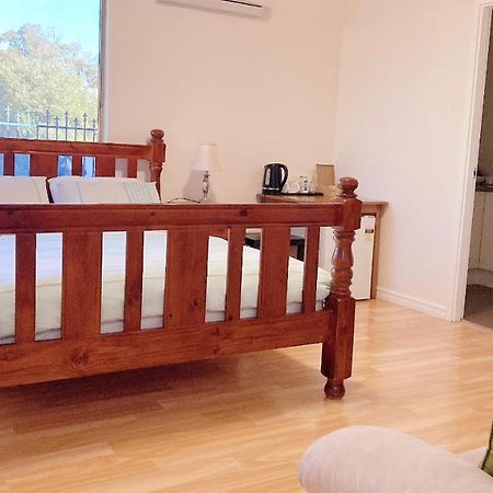 The Royal Dolphin Bed & Breakfast Safety Bay Рокингам Екстериор снимка
