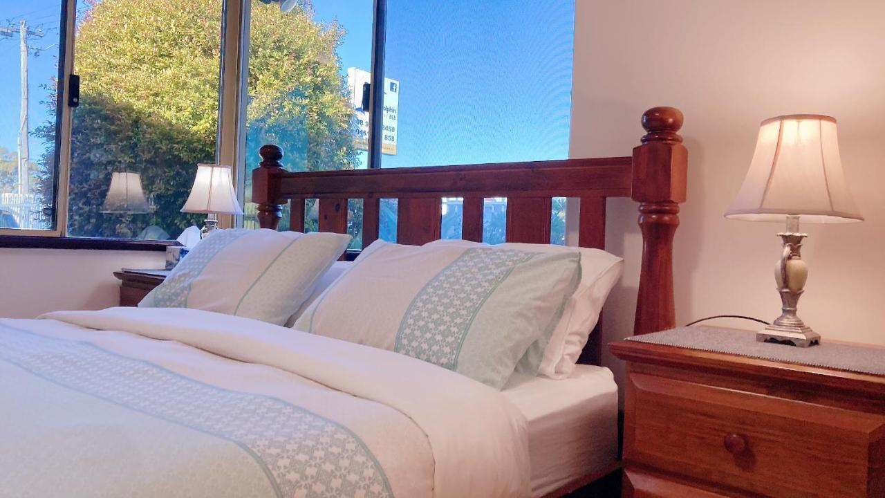 The Royal Dolphin Bed & Breakfast Safety Bay Рокингам Екстериор снимка