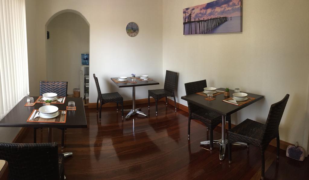 The Royal Dolphin Bed & Breakfast Safety Bay Рокингам Екстериор снимка