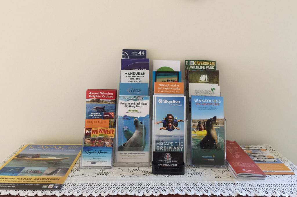 The Royal Dolphin Bed & Breakfast Safety Bay Рокингам Екстериор снимка