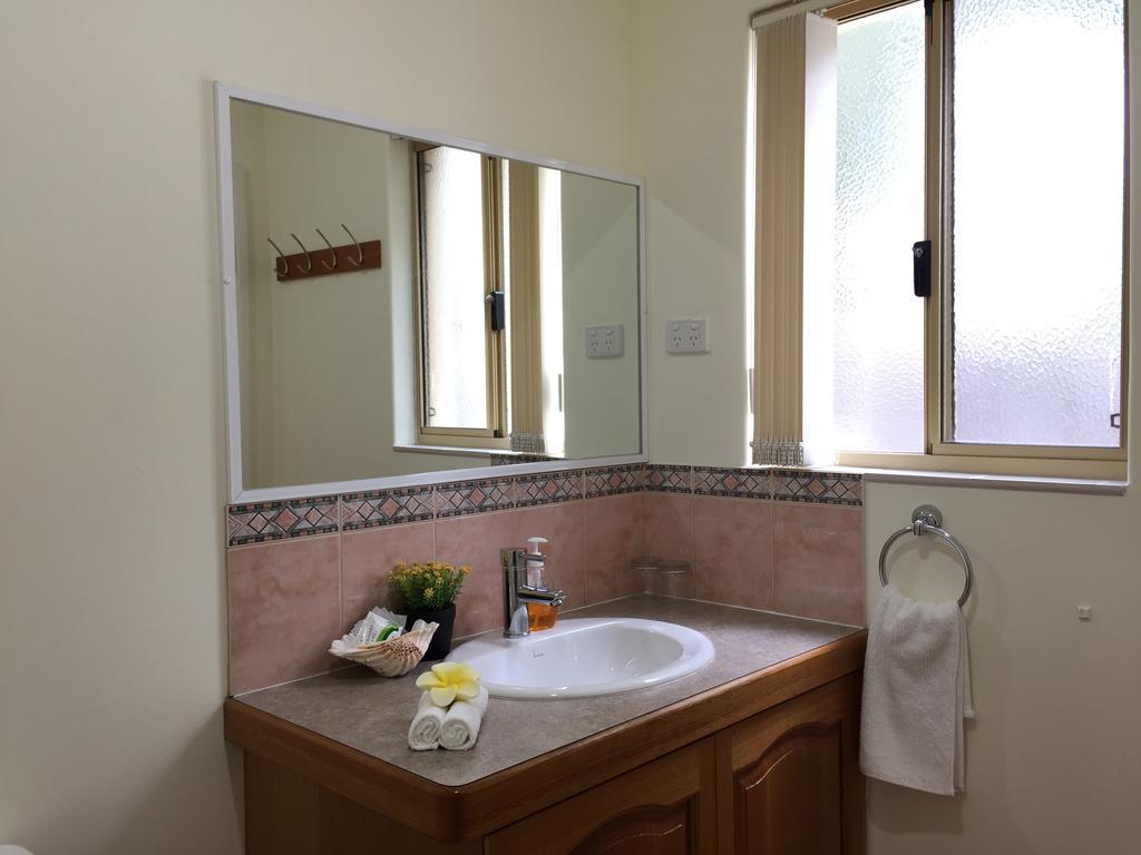 The Royal Dolphin Bed & Breakfast Safety Bay Рокингам Екстериор снимка