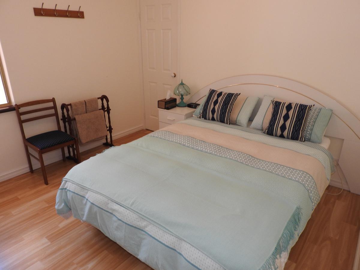 The Royal Dolphin Bed & Breakfast Safety Bay Рокингам Екстериор снимка