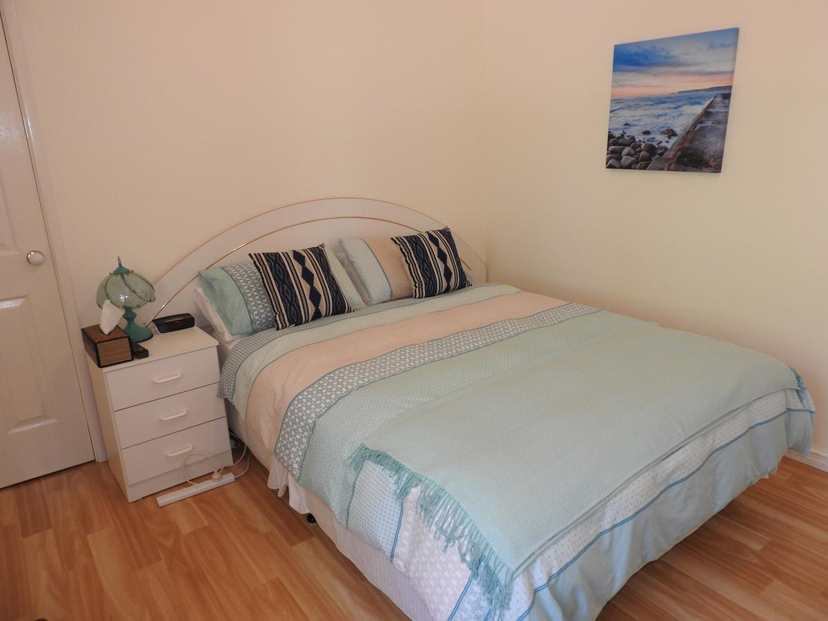 The Royal Dolphin Bed & Breakfast Safety Bay Рокингам Екстериор снимка