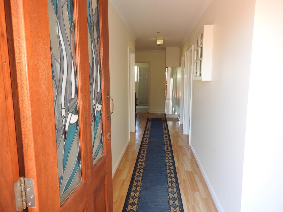The Royal Dolphin Bed & Breakfast Safety Bay Рокингам Екстериор снимка